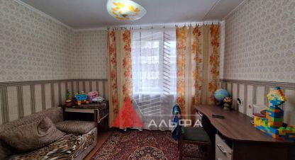 Продам квартиру 4-х комнатную с общей площадью 76.6м2, 8/9 эт., на улице Победы, г. Евпатория, Крым авт. респ., Россия, агентство Альфа Недвижимость. Фотография №1