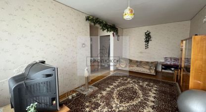 Продам квартиру 2-х комнатную с общей площадью 44.2м2, 4/5 эт., на улице Грязнова, г. Магнитогорск, Челябинская обл., Россия, агентство РиоЛюкс. Фотография №1