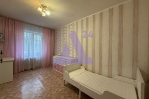 Продам квартиру 3-х комнатную с общей площадью 56.2м2, 1/5 эт., на улице Островского, Ленинский район, г. Барнаул, Алтайский край, Россия, агентство АН Династия 24