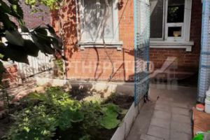Продам дом 2-х комнатный с общей площадью 31м2, на улице Комсомольская, г. Яблоновский, Адыгея респ., Россия, агентство АН "Партнерство"
