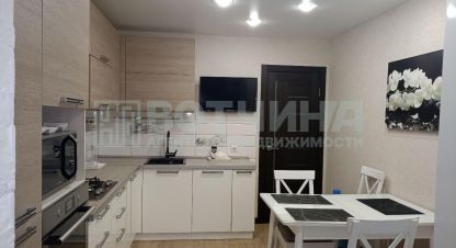 Продам квартиру 3-х комнатную с общей площадью 73.8м2, 4/9 эт., на улице Калинина, г. Арзамас, Нижегородская обл., Россия, агентство Вотчина. Фотография №1
