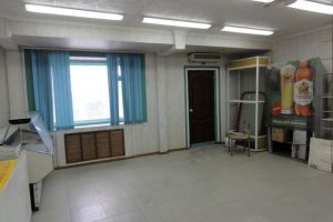 Продам торговое помещение с общей площадью 50.3м2, на улице Зайцева, г. Магадан, Магаданская обл., Россия, агентство Агентство недвижимости СДЕЛКА