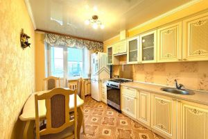 Продам квартиру 2-х комнатную с общей площадью 50.8м2, 3/5 эт., на улице Крупской, г. Астрахань, Астраханская обл., Россия, агентство АН Доверие
