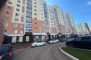 Продам квартиру 1 комнатную с общей площадью 38м2, 4/9 эт., на улице Пр-кт октября, г. Стерлитамак, Башкортостан респ., Россия, агентство Бюро