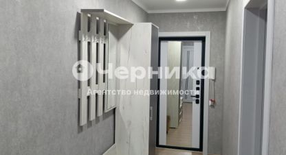 Продам квартиру 3-х комнатную с общей площадью 65.8м2, 2/2 эт., на улице Молодогвардейцев, г. Новошахтинск, Ростовская обл., Россия, агентство АН Черника. Фотография №1