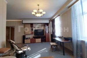 Продам квартиру 3-х комнатную с общей площадью 93.6м2, 2/2 эт., на улице Заозерная, г. Омск, Омская обл., Россия, агентство ГорОбмен