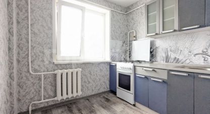 Продам квартиру 3-х комнатную с общей площадью 50.1м2, 5/5 эт., на улице Красных зорь, г. Омск, Омская обл., Россия, агентство ГорОбмен. Фотография №1