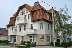 Продам квартиру 4-х комнатную с общей площадью 135м2, 3/4 эт., на улице Ленина, г. Зеленоградск, Калининградская обл., Россия, агентство ГорОбмен
