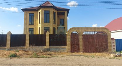Продам коттедж/дачу 8-ти комнатную с общей площадью 301м2, на улице Дружбы, г. Пок трусово, Астраханская обл., Россия, агентство АН Доверие. Фотография №1
