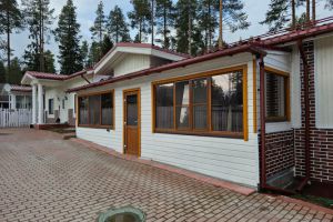 Продам квартиру 3-х комнатную с общей площадью 82.6м2, 1/1 эт., на улице Ольховый пер, г. Костомукша, Карелия респ., Россия, агентство Интернет-партнер