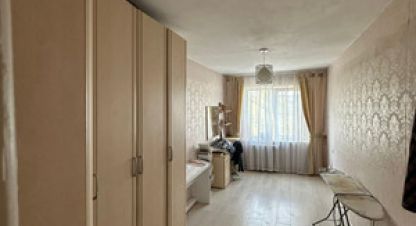 Продам квартиру 2-х комнатную с общей площадью 59.7м2, 4/5 эт., на улице Октябрьская ул, г. Великий Новгород, Новгородская обл., Россия, агентство Интернет-партнер. Фотография №1