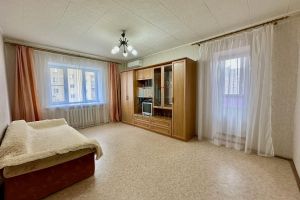 Продам квартиру 2-х комнатную с общей площадью 62м2, 4/9 эт., на улице Боевая, г. Астрахань, Астраханская обл., Россия, агентство АН Доверие