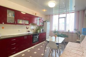 Продам квартиру 1 комнатную с общей площадью 46.2м2, 12/17 эт., на улице Транспортная, г. Оренбург, Оренбургская обл., Россия, агентство Бюро недвижимости Быстровой