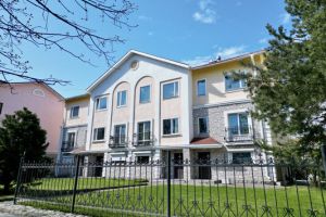 Продам коттедж/дачу 5-ти комнатную с общей площадью 253.4м2, на улице Еремеева (центр) ул, г. Петрозаводск, Карелия респ., Россия, агентство Интернет-партнер