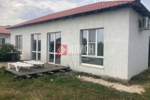Продам дом 3-х комнатный с общей площадью 100м2, на улице Красноярская, г. Осипенко, Крым авт. респ., Россия, агентство Илион