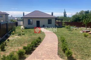 Продам дом 4-х комнатный с общей площадью 95м2, на улице Лазурная, г. Осипенко, Крым авт. респ., Россия, агентство Илион