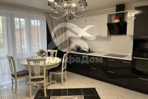 Сдам квартиру 2-х комнатную с общей площадью 65м2, 1/11 эт., на улице Звенигородская, Курчатовский район район, г. Челябинск, Челябинская обл., Россия, агентство Центр недвижимости и Ипотеки "АльфаДом"
