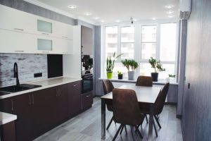 Продам квартиру 2-х комнатную с общей площадью 75.1м2, 17/20 эт., на улице Бородинская, г. Краснодар, Краснодарский край, Россия, агентство JCat
