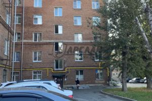 Продам квартиру 3-х комнатную с общей площадью 63.3м2, 1/5 эт., на улице Мазита Гафури, Вахитовский район, г. Казань, Татарстан респ., Россия, агентство Арслан