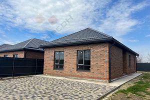 Продам дом 3-х комнатный с общей площадью 110м2, на улице Октябрьская ул, г. Старобжегокай аул, Адыгея респ., Россия, агентство Мореон Инвест