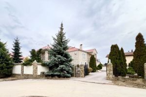 Продам дом 5-ти комнатный с общей площадью 670м2, на улице Прохладная, Старый район, г. Волжский, Волгоградская обл., Россия, агентство Агентство недвижимости "Партнёр"