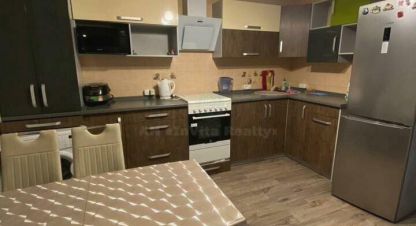 Продам квартиру 2-х комнатную с общей площадью 84.7м2, 1/10 эт., на улице Победы, г. Севастополь, Крым авт. респ., Россия, агентство InVita Realty. Фотография №1
