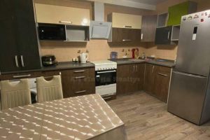 Продам квартиру 2-х комнатную с общей площадью 84.7м2, 1/10 эт., на улице Победы, г. Севастополь, Крым авт. респ., Россия, агентство InVita Realty