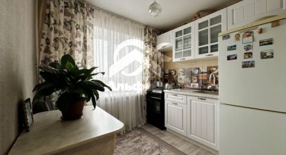 Продам квартиру 2-х комнатную с общей площадью 46м2, 5/5 эт., на улице Калинина, Калининский район район, г. Челябинск, Челябинская обл., Россия, агентство Центр недвижимости и Ипотеки АльфаДом. Фотография №1