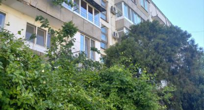 Продам квартиру 2-х комнатную с общей площадью 48.1м2, 5/5 эт., на улице Одесская, г. Феодосия , Крым авт. респ., Россия, агентство АН Метр Крым Сочи. Фотография №1