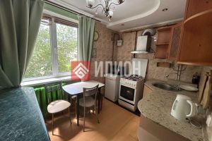 Продам квартиру 2-х комнатную с общей площадью 52.4м2, 5/5 эт., на улице Строительная, г. Балаклава, Крым авт. респ., Россия, агентство Илион