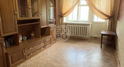 Продам квартиру 2-х комнатную с общей площадью 40м2, 5/5 эт., на улице Железнодорожная, г. Стерлитамак, Башкортостан респ., Россия, агентство Бюро. Фотография №1