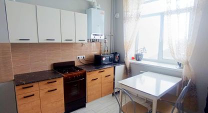 Продам квартиру 2-х комнатную с общей площадью 48.6м2, 2/3 эт., на улице 65 лет победы, г. Посёлок ленина, Оренбургская обл., Россия, агентство Бюро недвижимости Быстровой. Фотография №1