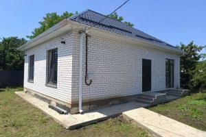 Продам дом 3-х комнатный с общей площадью 80м2, на улице Октябрьская ул, г. Старомышастовская ст-ца, Краснодарский край, Россия, агентство Мореон Инвест