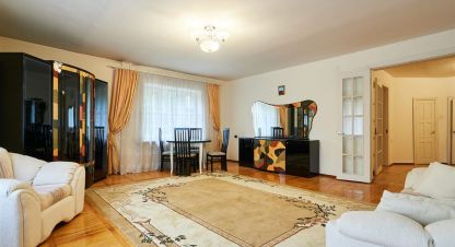 Продам квартиру 3-х комнатную с общей площадью 164.6м2, 2/5 эт., на улице Жуковского, г. Кисловодск, Ставропольский край, Россия, агентство Сервис по недвижимости ИМЛС. Фотография №1