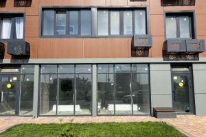 Продам торговое помещение с общей площадью 77.2м2, на улице Им  кирилла россинского ул, Прикубанский окр район, г. Краснодар, Краснодарский край, Россия, агентство Аурус-Риэлт