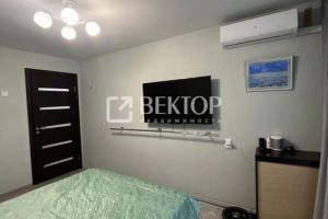 Продам квартиру 2-х комнатную с общей площадью 46.7м2, 5/5 эт., на улице Суздальское шоссе, Фрунзенский район, г. Ярославль, Ярославская обл., Россия, агентство Вектор