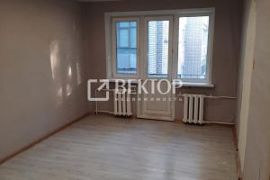 Продам квартиру 1 комнатную с общей площадью 30м2, 5/5 эт., на улице Тутаевское шоссе, Дзержинский район, г. Ярославль, Ярославская обл., Россия, агентство Вектор