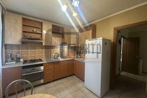 Продам квартиру 2-х комнатную с общей площадью 57.5м2, 6/10 эт., на улице Лескова, Фрунзенский район, г. Ярославль, Ярославская обл., Россия, агентство АН Спектр