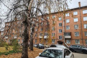 Продам квартиру 2-х комнатную с общей площадью 56.2м2, 5/5 эт., на улице Московская, г. Юрга, Кемеровская обл., Россия, агентство JCat