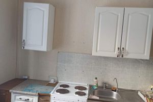 Продам квартиру 1 комнатную с общей площадью 34м2, 1/9 эт., на улице 3-й микро, г. Стрежевой, Томская обл., Россия, агентство JCat