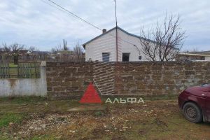 Продам дом 3-х комнатный с общей площадью 45м2, на улице Ленина, г. Колоски, Крым авт. респ., Россия, агентство Альфа Недвижимость