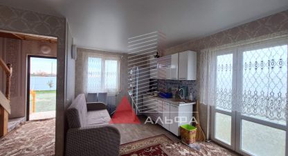 Продам дом 3-х комнатный с общей площадью 52м2, на улице Крымская, г. Молочное, Крым авт. респ., Россия, агентство Альфа Недвижимость. Фотография №1