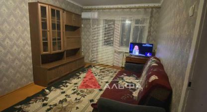 Продам квартиру 2-х комнатную с общей площадью 43.1м2, 4/5 эт., на улице Интернациональная, г. Евпатория, Крым авт. респ., Россия, агентство Альфа Недвижимость. Фотография №1