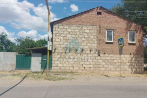 Продам дом 3-х комнатный с общей площадью 172м2, на улице Ленинградский пер, г. Астрахань, Астраханская обл., Россия, агентство АН Доверие