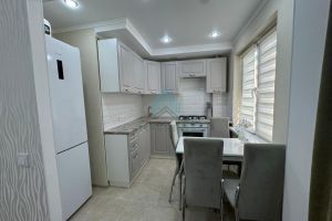 Продам квартиру 2-х комнатную с общей площадью 44.1м2, 4/5 эт., на улице Набережная Казачьего ерика, г. Астрахань, Астраханская обл., Россия, агентство АН Доверие