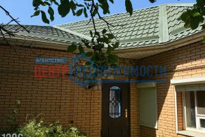 Продам дом 3-х комнатный с общей площадью 96.8м2, на улице Кривой тупик, г. Курчанская, Краснодарский край, Россия, агентство Центр-Недвижимости