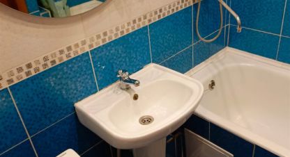Продам квартиру 1 комнатную с общей площадью 30.7м2, 1/5 эт., на улице Яснополянский пр-кт, г. Троицкое, Омская обл., Россия, агентство Сервис по недвижимости ИМЛС. Фотография №1