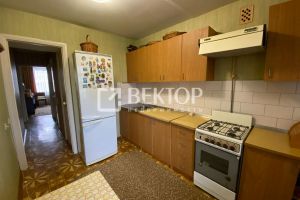 Продам квартиру 3-х комнатную с общей площадью 64.7м2, 5/5 эт., на улице Железнодорожная, г. Приволжск, Ивановская обл., Россия, агентство Вектор