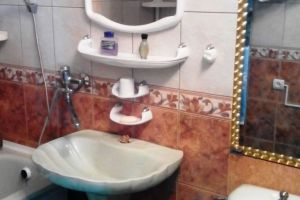Сдам квартиру 3-х комнатную с общей площадью 65м2, 5/5 эт., на улице Артиллерийская, г. Миллерово, Ростовская обл., Россия, агентство Донской Парус
