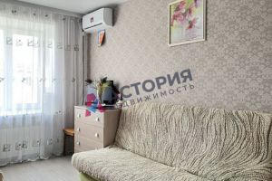 Продам квартиру 3-х комнатную с общей площадью 58.2м2, 4/5 эт., на улице Тульская, 2-й микро район, г. Алексин, Тульская обл., Россия, агентство АН Астория